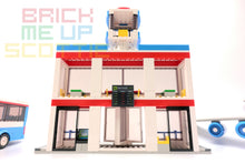 Load image into Gallery viewer, Oxford Block - Toys R Us Airport